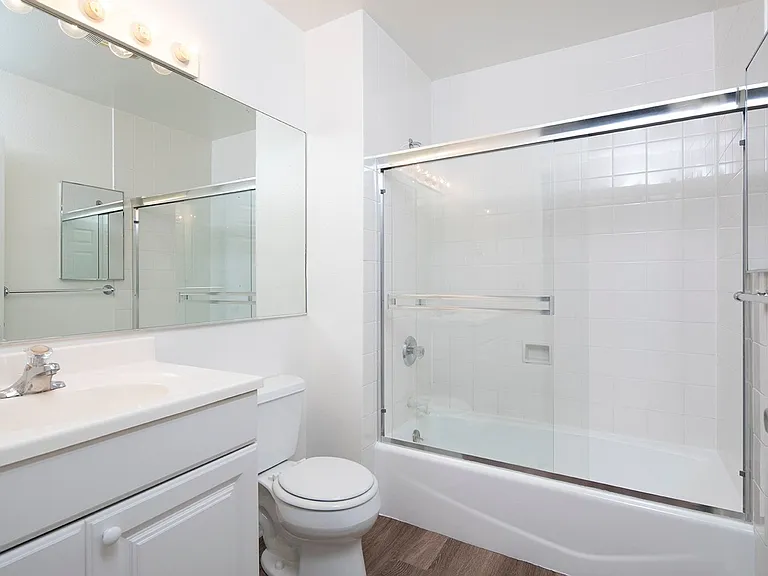 1075 Agate St #E — Photo 7