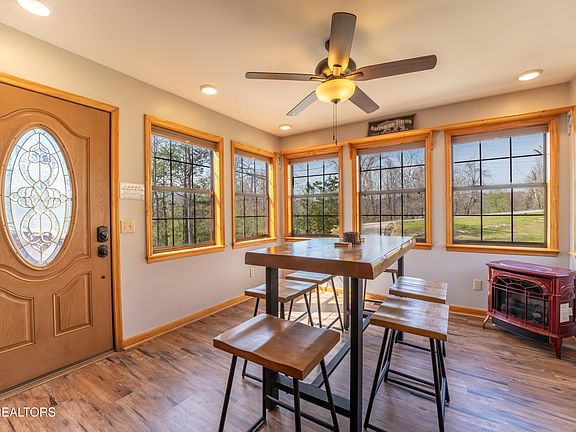 4th image of 3375 Spring View Dr