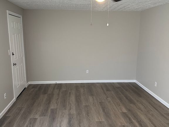 3rd image of 412 Woodcreek Dr #7