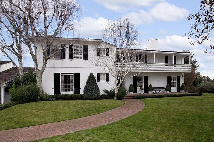 1st image of 26 Hollins Dr