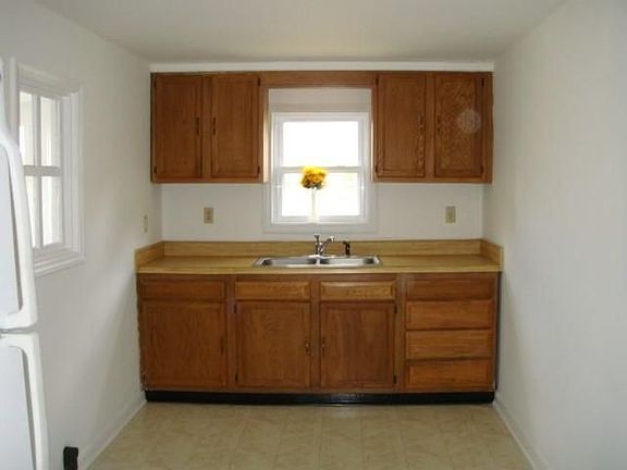 2nd image of 633 E Burwell St