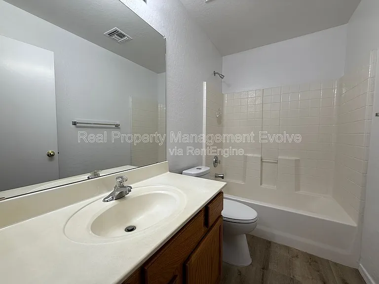 1516 E Bowker St — Photo 20