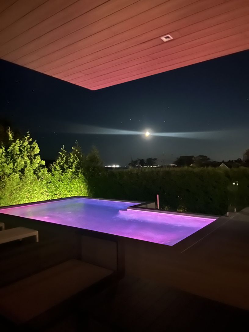 Stunning Night Life Ambiance