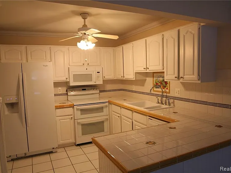 20871 Glen Haven Cir W — Photo 16