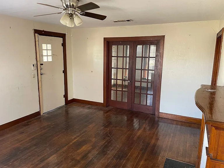 2727 Judson St — Photo 4
