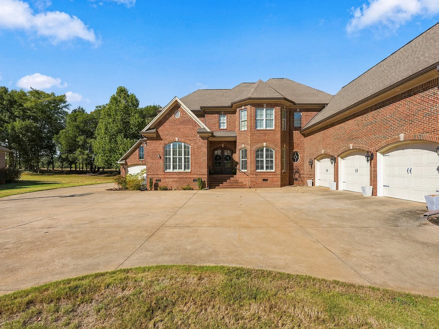 4 bed, 5800 sqft, $3,900 — Photo 3