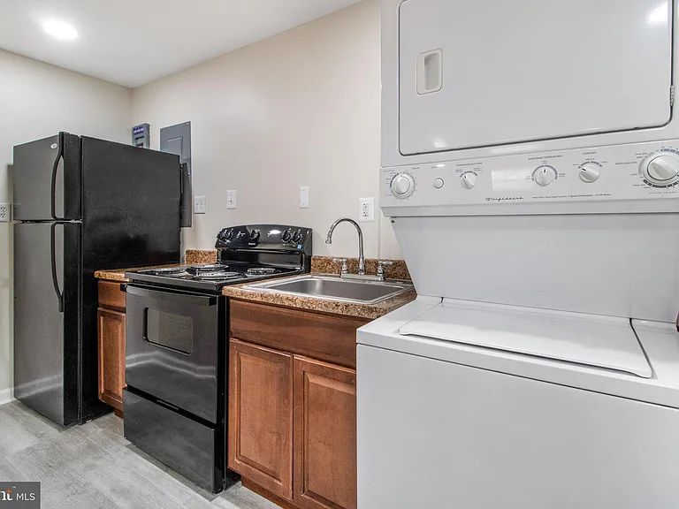 7602 Mezmer Ln — Photo 11