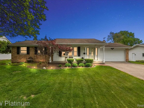 7188 Vicksburg Cir, Shelby Township, MI 48317