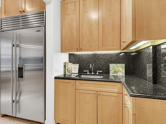 5th image of 875 Park Ave APT 2C