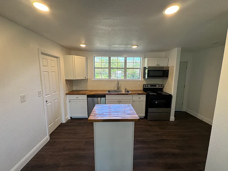 715 W Gerald Ave — Photo 6