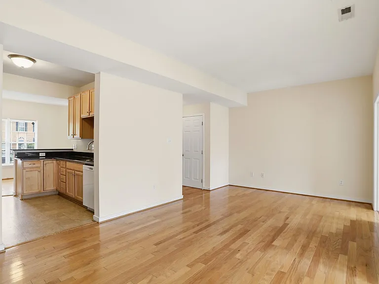7402 Willow Crossing Ter — Photo 11