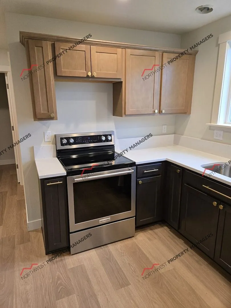R11B | $1895 — Photo 4