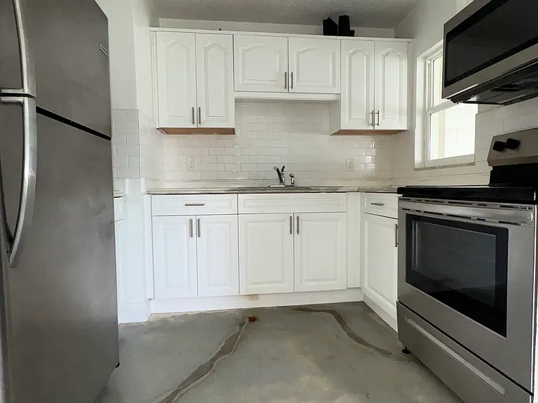 6501 Sawyer Ct — Photo 4