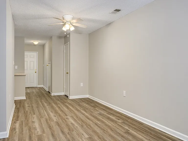 Griffith Commons Apartments — Photo 19