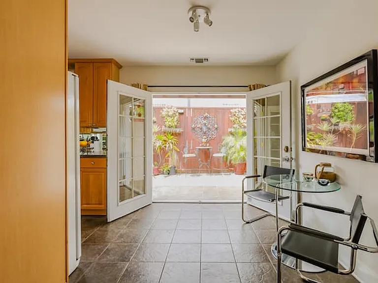 1203 S Rimpau Blvd — Photo 21