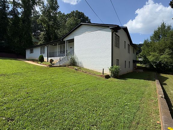 3rd image of 1050 Forest Heights Rd