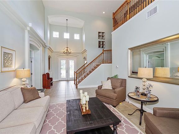3rd image of 1093 Walnut Woods Pl