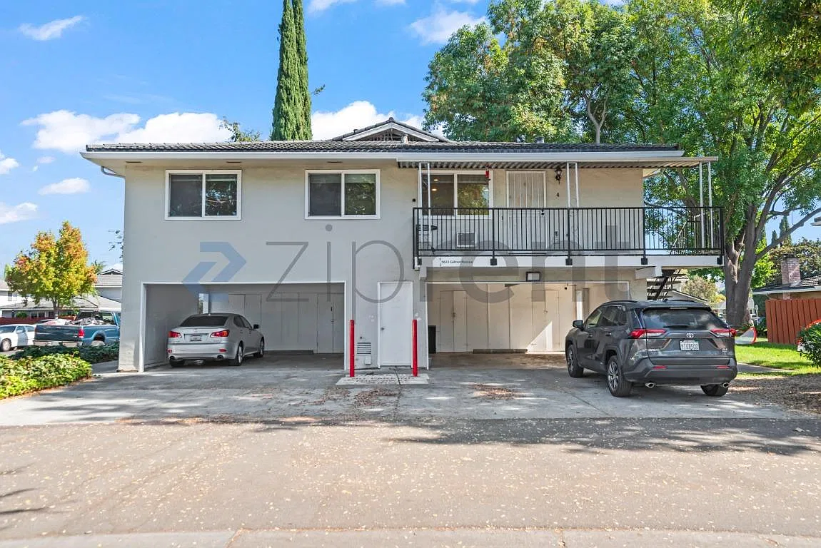 2 bed, 798 sqft, $3,350 — Photo 1