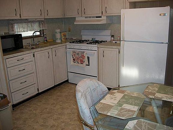 3rd image of 3509 Manitou Dr