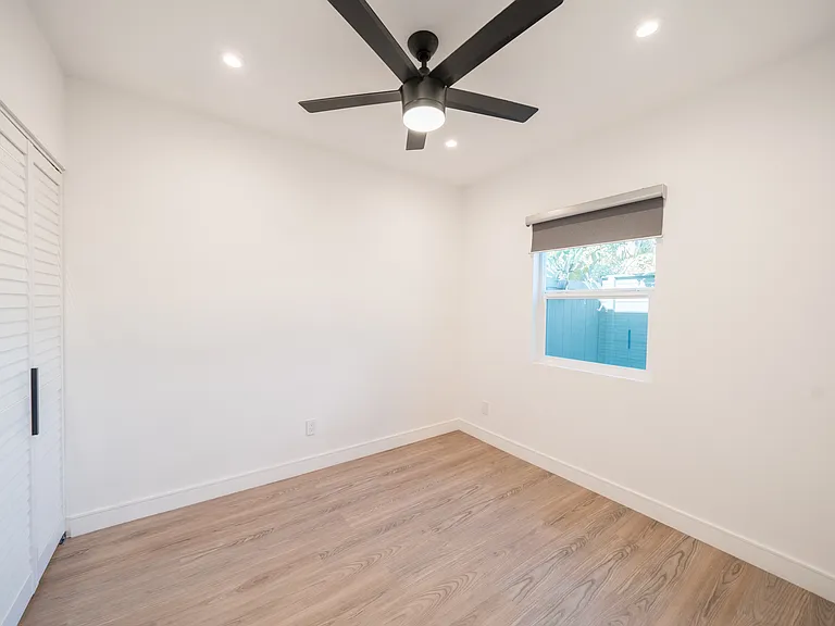 2540 1/2 Commonwealth Ave — Photo 9