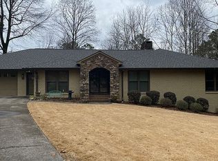 1343 Starcross Dr, Vestavia Hills, AL 35216