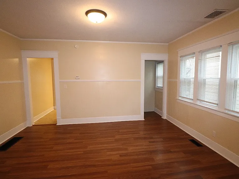 Well-maintained Double with Small Yard — Photo 12