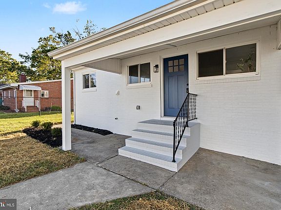 3rd image of 826 Cold Spring Rd