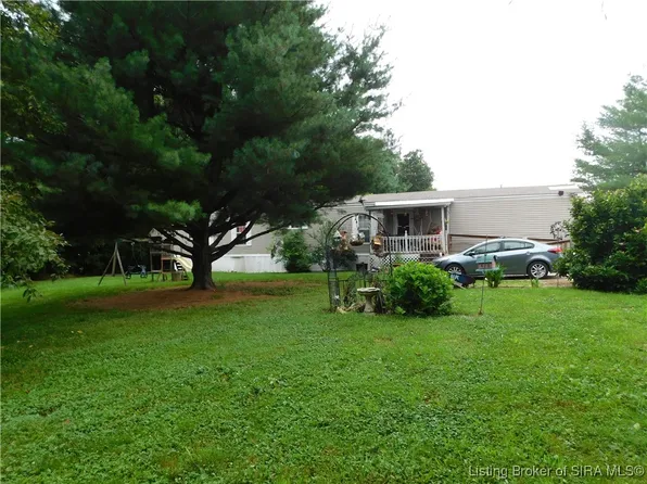 8383 S Old Palmyra Road, Pekin, IN 47165