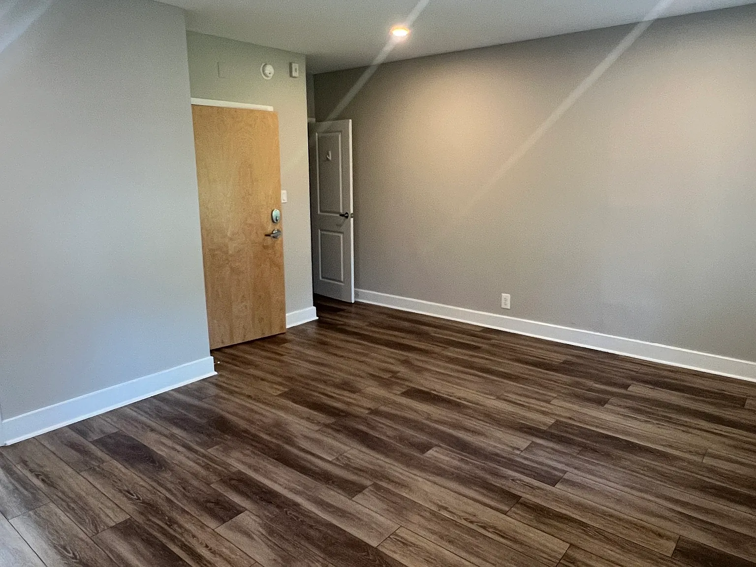 7 bed, 3108 sqft, $6,965 — Photo 2