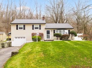 114 Locust Ln, Newburgh, NY 12550