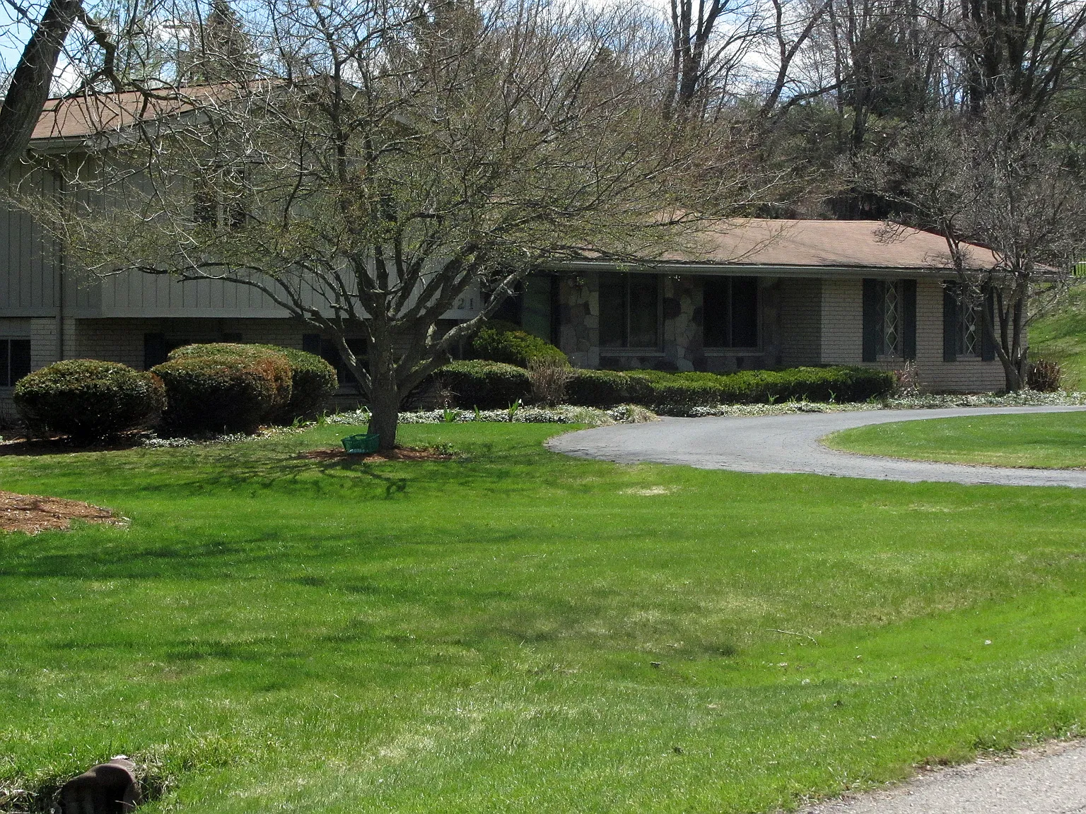 3821 Stonecrest Rd photo 1