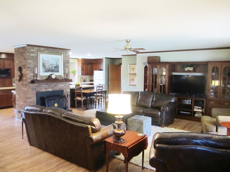 2nd image of 209 Shawnee Est