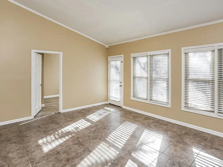 8123 Cairn Dr — Photo 9