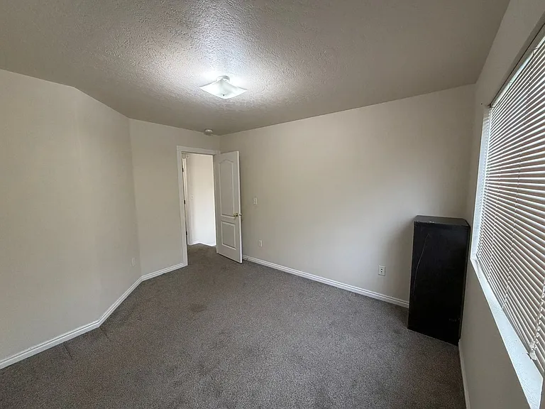 Midland 4-Plex 141 — Photo 18