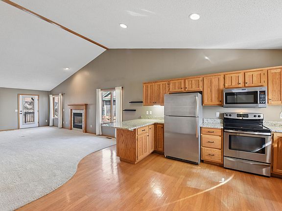 3rd image of 915 Lucille Ct