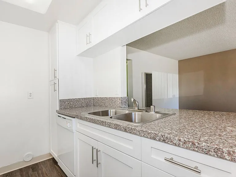 Woodglen Apartment Homes — Photo 46