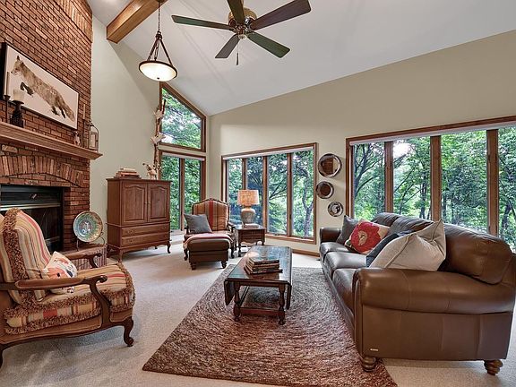 Fireplace with a gas starter.