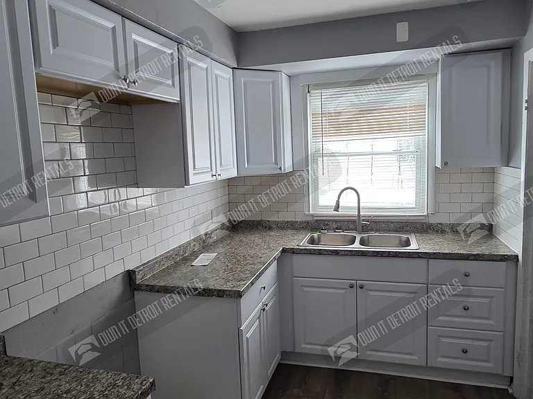 1139 S Bassett St — Photo 15