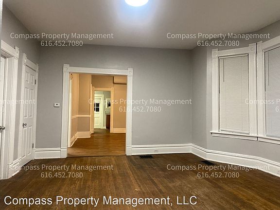 3rd image of 1057 Alpine Ave NW