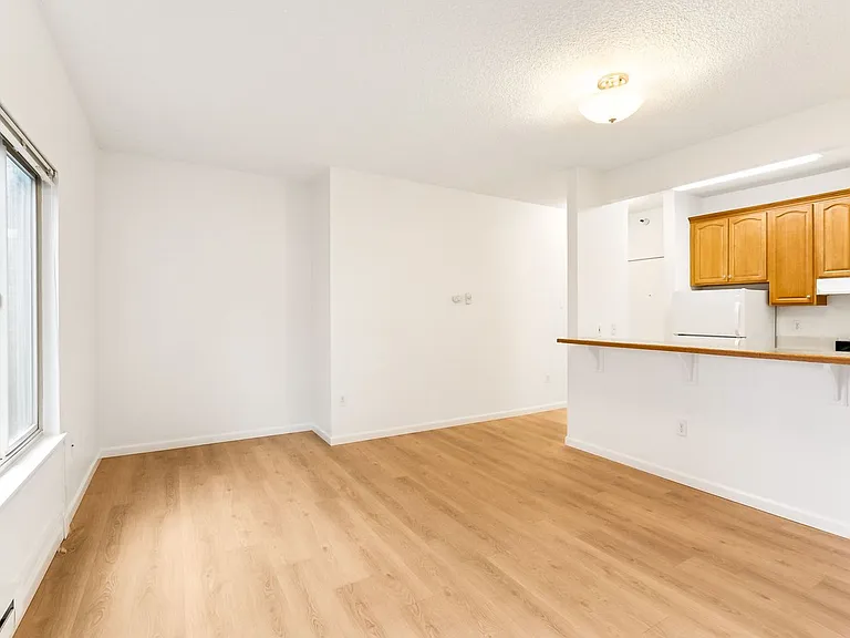 Pine Street Apartments — Photo 7