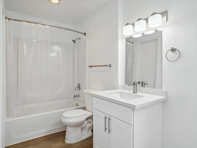 Terre at 1037 Peach — Photo 13