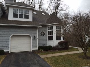 17 Pond View Ln, Ossining, NY 10562