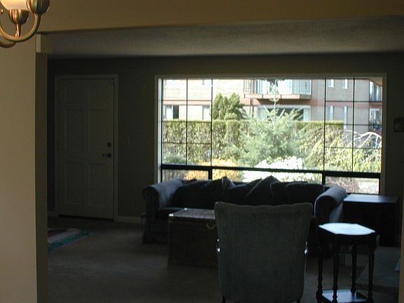 Living Area - 19' x 14'