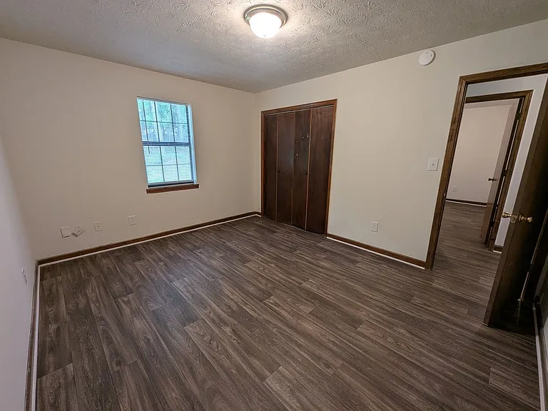 410/412 Rustwood Dr — Photo 7