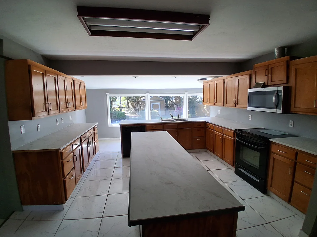 Building Photo - 5806 Riviera Prado