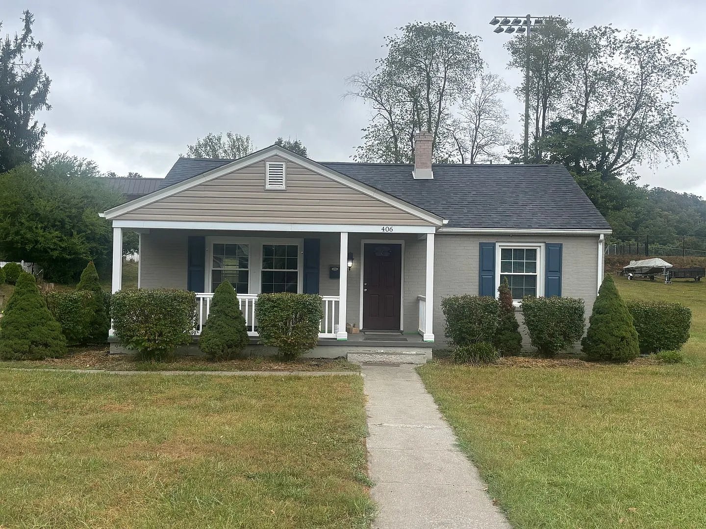 3 Bed 2 Bath Home in Radford Available NOW — Photo 2