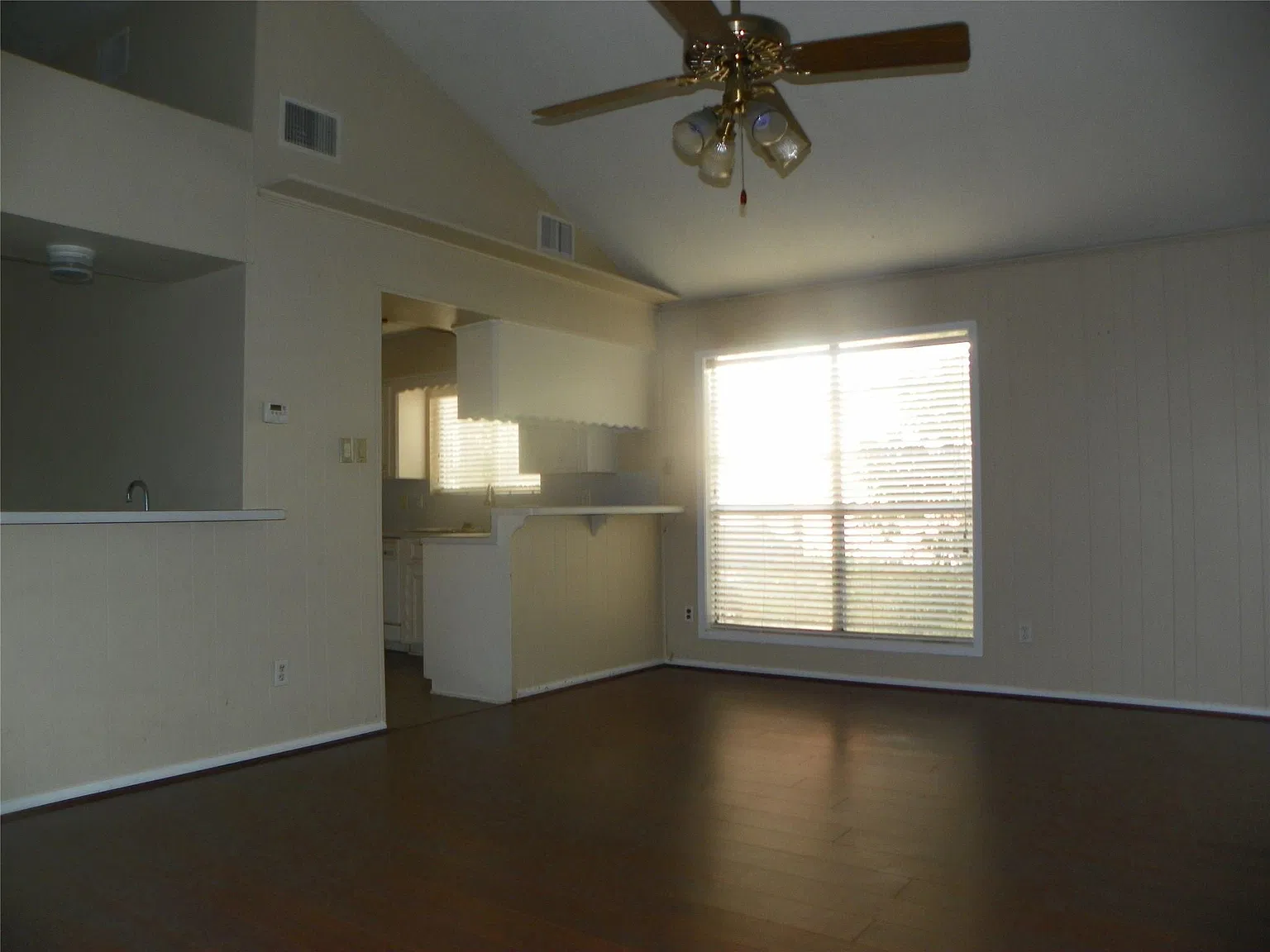 3 bed, 2.0 bath, 1792 sqft, $2,150 — Photo 3
