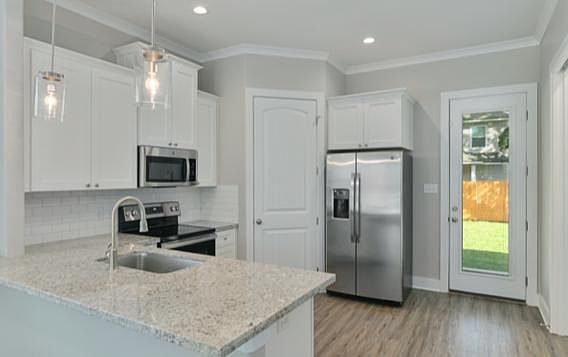 1st image of 1006 Bayou Woods Dr