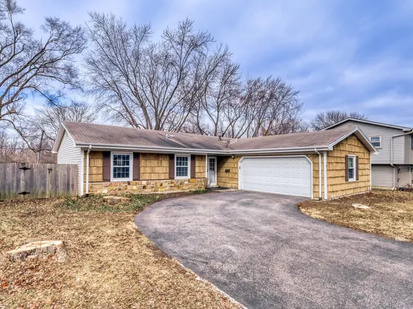 135 Ramblewood Ln, Lake Zurich, IL 60047