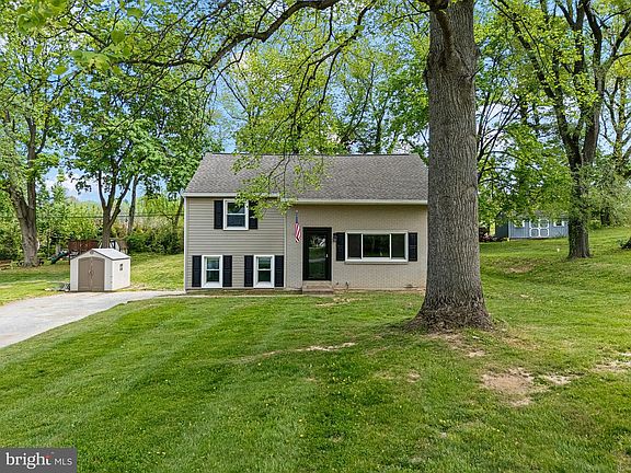 2nd image of 33 Ruby Rd